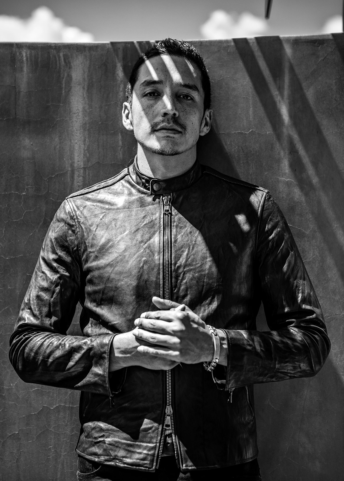 Гэбриел луна. Габриэль Луна Томми. Gabriel Luna body. Гэбриел Луна в кожаной куртке. Gabriel Luna fotoshoot.